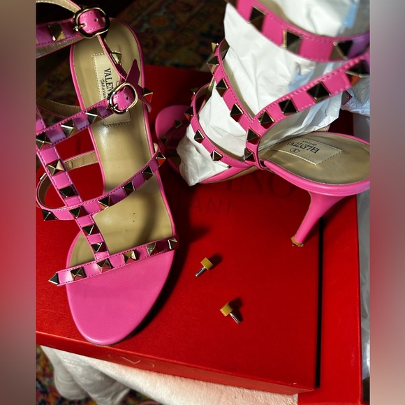 Valentino Garavani Rockstud T-Strap Leather Sandals Pink size 7 EU 37 - Picture 15 of 16